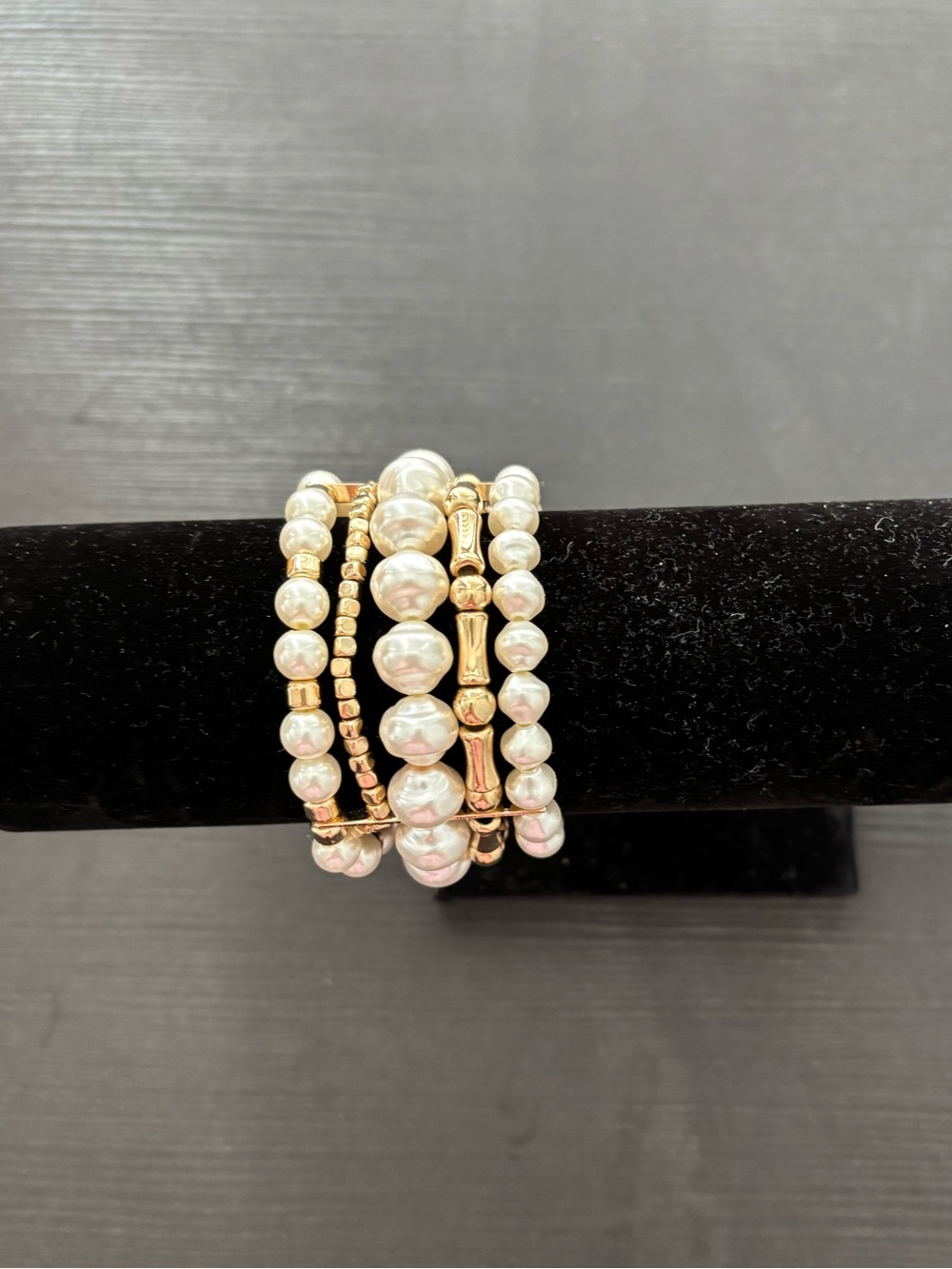 Lilly Pulitzer gold and pearl stretch bracelet - Picture 7 of 7